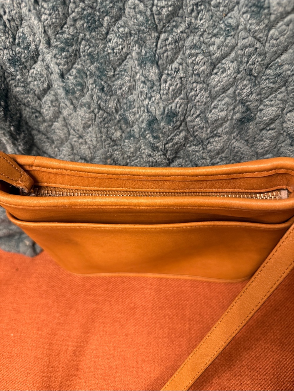 Vintage Coach Equestrian 9802 Camel Leather Crossbody Authentic - Picture 5 of 10